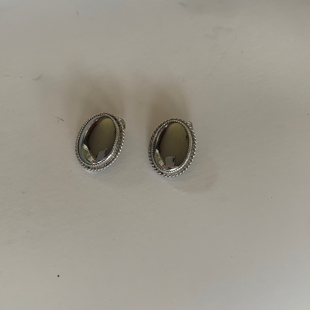 ❌SOLD❌Sarah Coventry Clip On Earrings - Picture 4 of 5